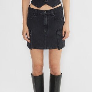 Aritzia Denim Forum The 90’s Mid-rise Cargo Mini Skirt